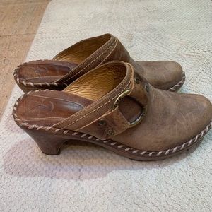 Vintage Frye Clogs
